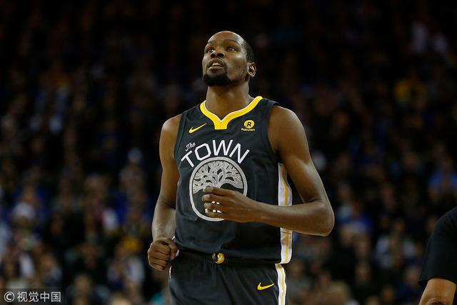 库里复出24分普尔空砍24分 勇士力克奇才4连胜